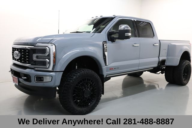 Ford Super Duty F-450 DRW Vehicle Full-screen Gallery Image 03