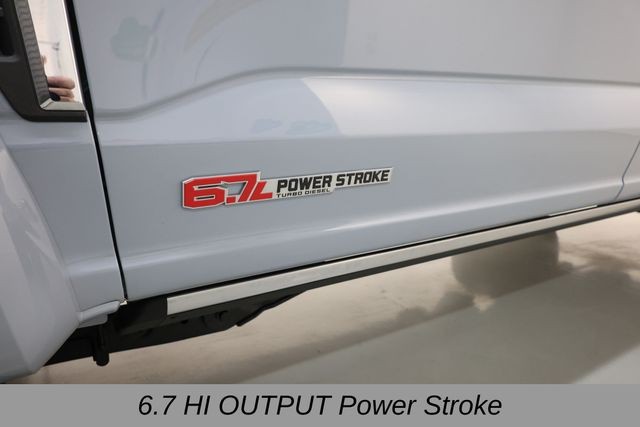 Ford Super Duty F-450 DRW Vehicle Full-screen Gallery Image 06