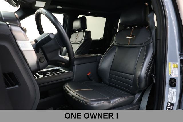 Ford Super Duty F-450 DRW Vehicle Full-screen Gallery Image 12