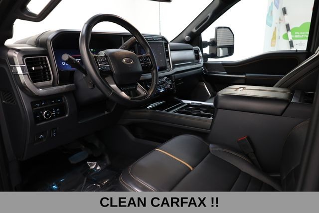 Ford Super Duty F-450 DRW Vehicle Full-screen Gallery Image 13