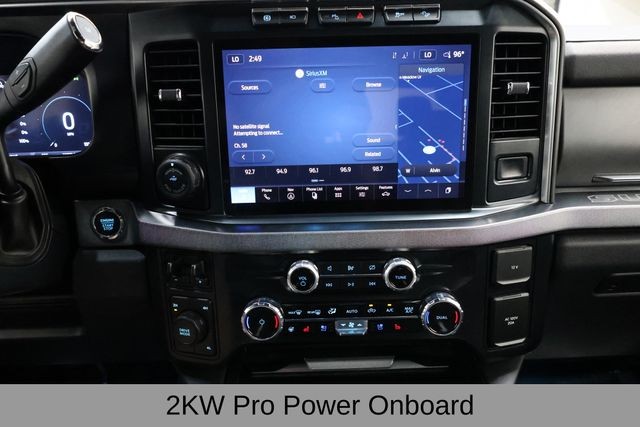 Ford Super Duty F-450 DRW Vehicle Full-screen Gallery Image 19
