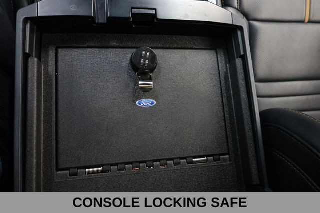 Ford Super Duty F-450 DRW Vehicle Full-screen Gallery Image 23