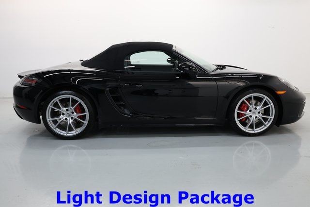 Porsche 718 Boxster Vehicle Full-screen Gallery Image 12