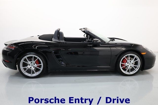 Porsche 718 Boxster Vehicle Full-screen Gallery Image 16