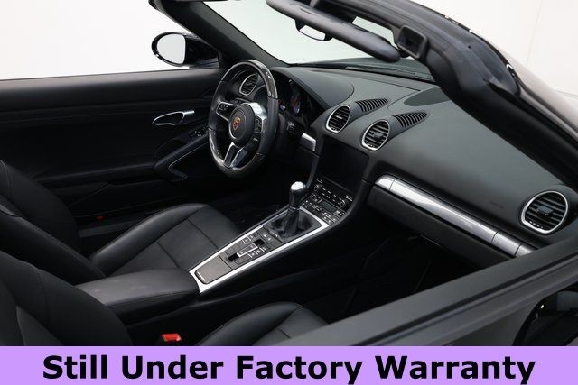 Porsche 718 Boxster Vehicle Full-screen Gallery Image 17