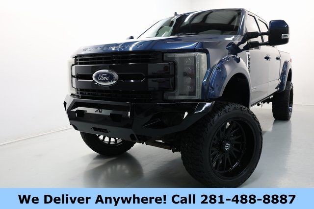 Ford Super Duty F-250 SRW Vehicle Full-screen Gallery Image 02