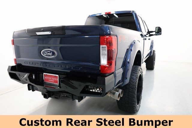 Ford Super Duty F-250 SRW Vehicle Full-screen Gallery Image 12