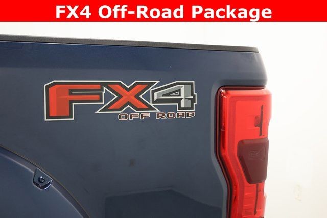 Ford Super Duty F-250 SRW Vehicle Full-screen Gallery Image 15