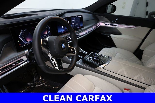 BMW 7 Series Vehicle Full-screen Gallery Image 07