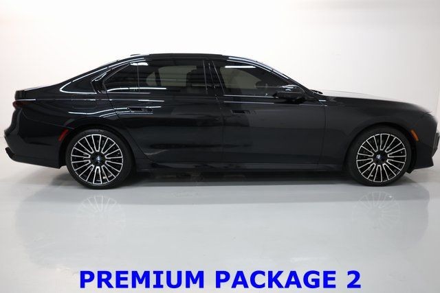 BMW 7 Series Vehicle Full-screen Gallery Image 10