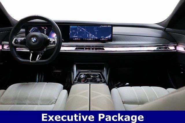 BMW 7 Series Vehicle Full-screen Gallery Image 11