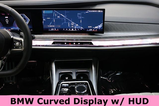 BMW 7 Series Vehicle Full-screen Gallery Image 13