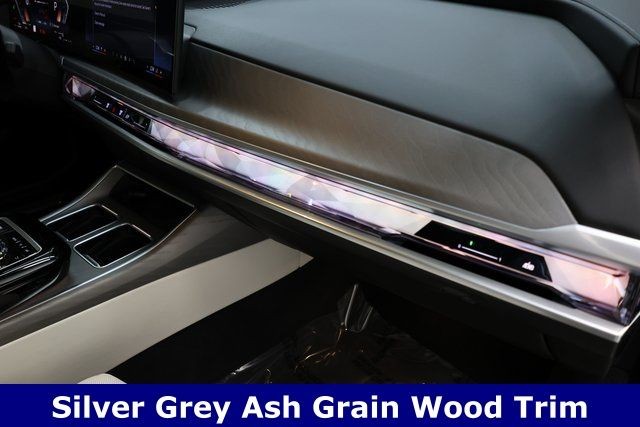 BMW 7 Series Vehicle Full-screen Gallery Image 15