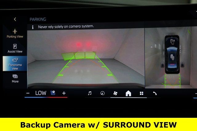 BMW 7 Series Vehicle Full-screen Gallery Image 18