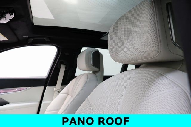 BMW 7 Series Vehicle Full-screen Gallery Image 22