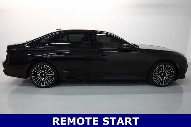 BMW 7 Series Vehicle Full-screen Gallery Image 24