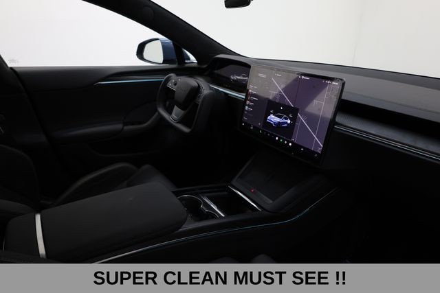 Tesla Model S Vehicle Full-screen Gallery Image 16