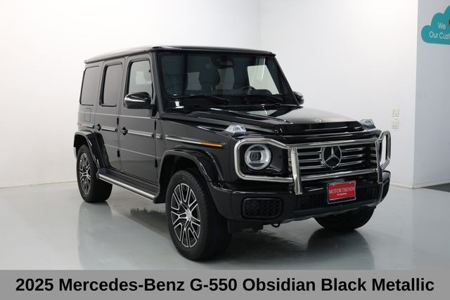 Mercedes-Benz G-Class Vehicle Full-screen Gallery Image 04