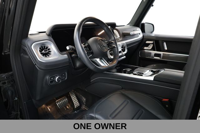Mercedes-Benz G-Class Vehicle Full-screen Gallery Image 09