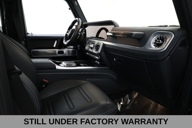 Mercedes-Benz G-Class Vehicle Full-screen Gallery Image 15