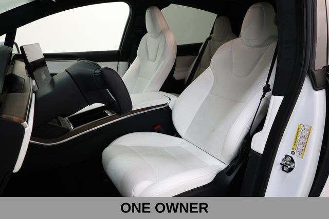 Tesla Model X Vehicle Full-screen Gallery Image 09