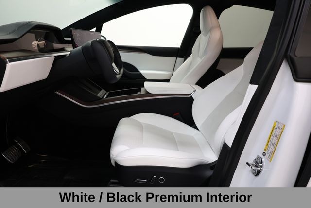 Tesla Model X Vehicle Full-screen Gallery Image 14