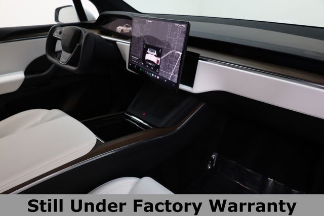Tesla Model X Vehicle Full-screen Gallery Image 16