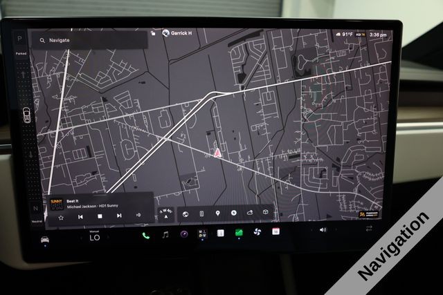 Tesla Model X Vehicle Full-screen Gallery Image 19