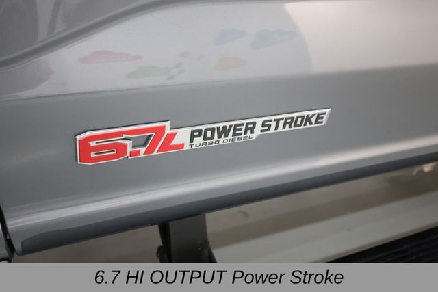 Ford Super Duty F-450 DRW Vehicle Full-screen Gallery Image 05