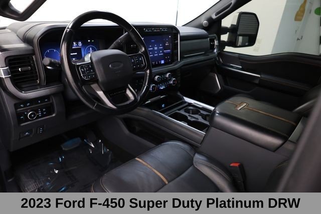 Ford Super Duty F-450 DRW Vehicle Full-screen Gallery Image 11