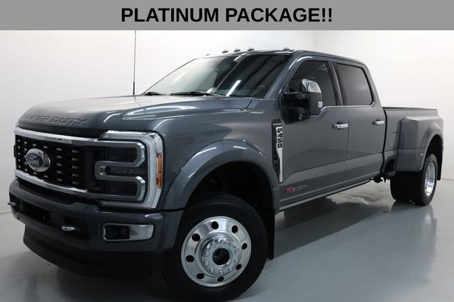 Ford Super Duty F-450 DRW Vehicle Full-screen Gallery Image 12