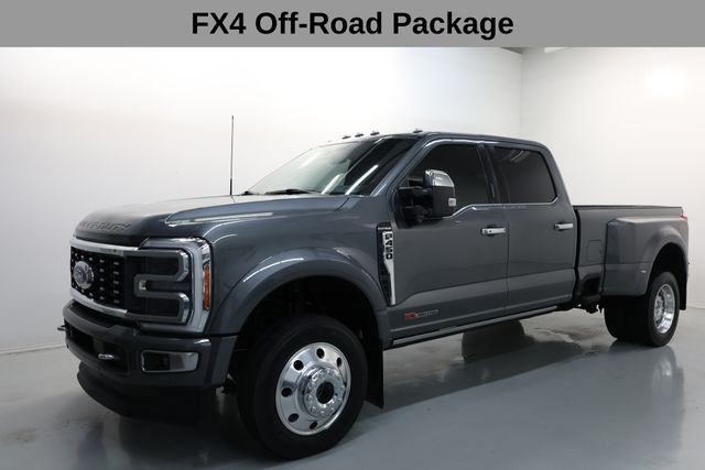 Ford Super Duty F-450 DRW Vehicle Full-screen Gallery Image 13