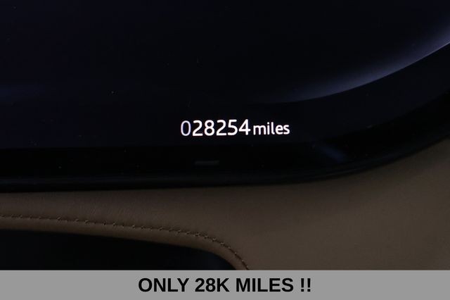 Land Rover Range Rover Vehicle Full-screen Gallery Image 05