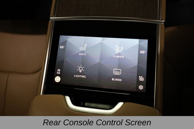 Land Rover Range Rover Vehicle Full-screen Gallery Image 14