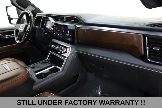 GMC Sierra 3500HD Vehicle Full-screen Gallery Image 19