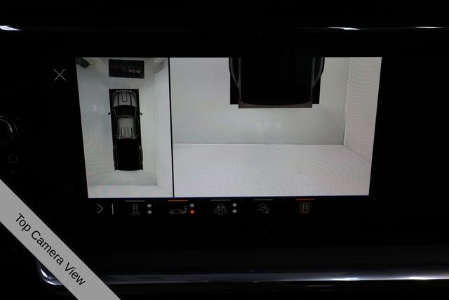 GMC Sierra 3500HD Vehicle Full-screen Gallery Image 22