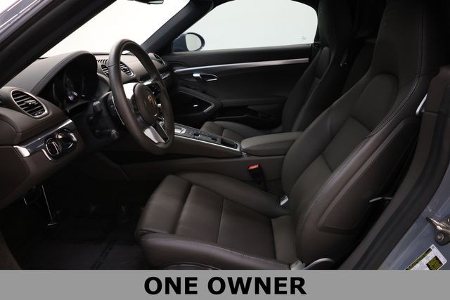 Porsche 718 Boxster Vehicle Full-screen Gallery Image 09