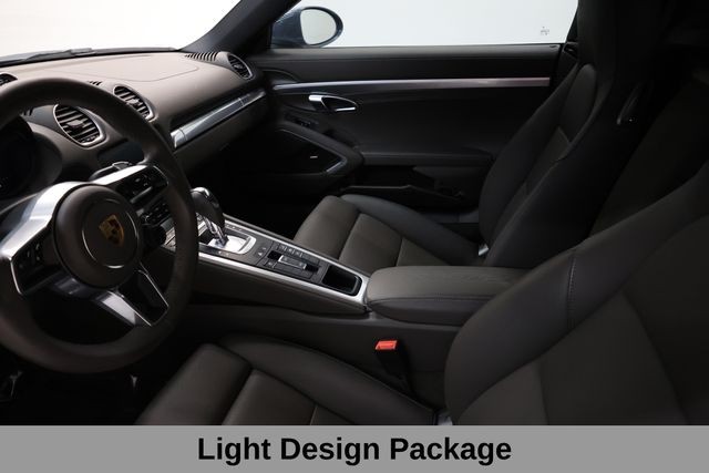 Porsche 718 Boxster Vehicle Full-screen Gallery Image 16