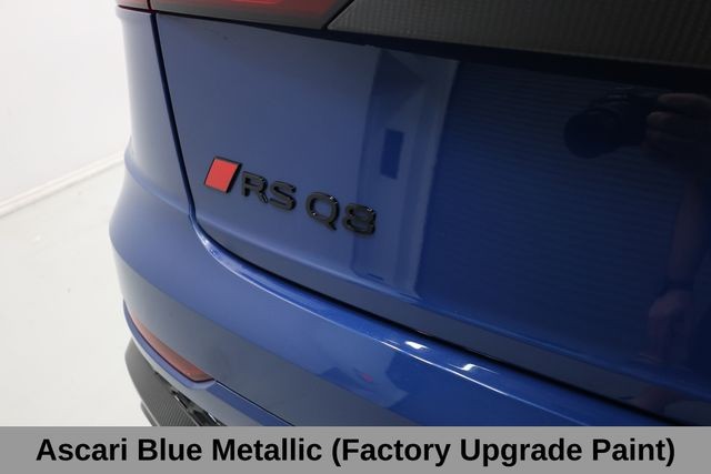 Audi RS Q8 Vehicle Full-screen Gallery Image 05