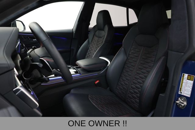 Audi RS Q8 Vehicle Full-screen Gallery Image 09