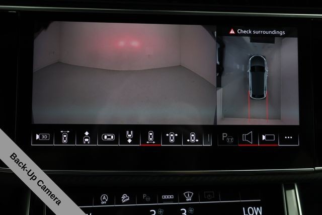 Audi RS Q8 Vehicle Full-screen Gallery Image 21