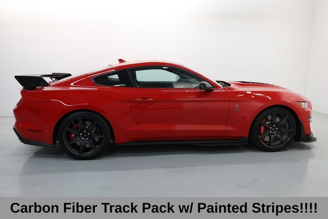 Ford Mustang Vehicle Full-screen Gallery Image 04