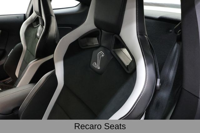 Ford Mustang Vehicle Full-screen Gallery Image 19