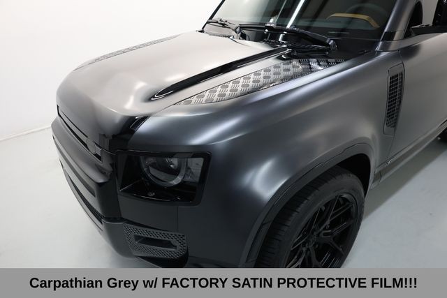 Land Rover Defender 90 Vehicle Full-screen Gallery Image 05