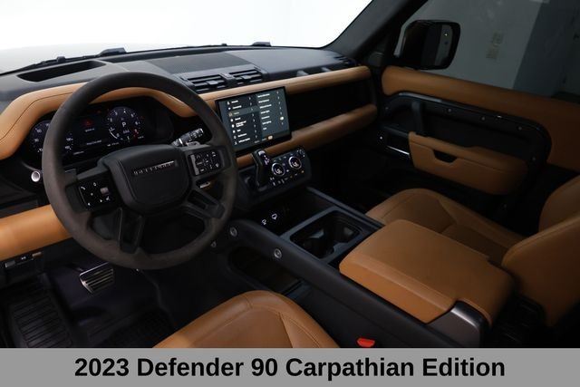Land Rover Defender 90 Vehicle Full-screen Gallery Image 11