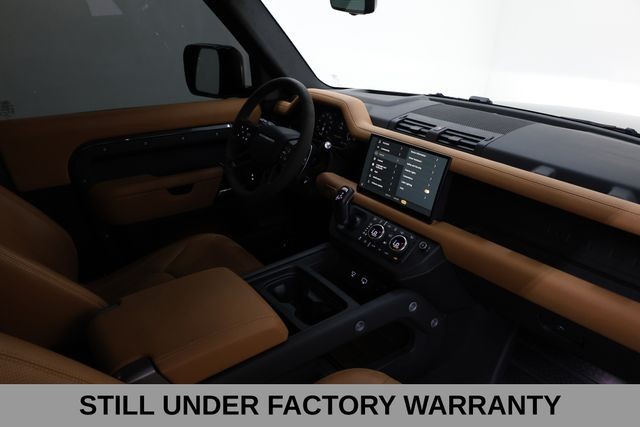 Land Rover Defender 90 Vehicle Full-screen Gallery Image 18