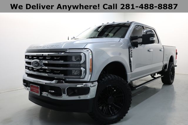 Ford Super Duty F-350 SRW Vehicle Full-screen Gallery Image 03