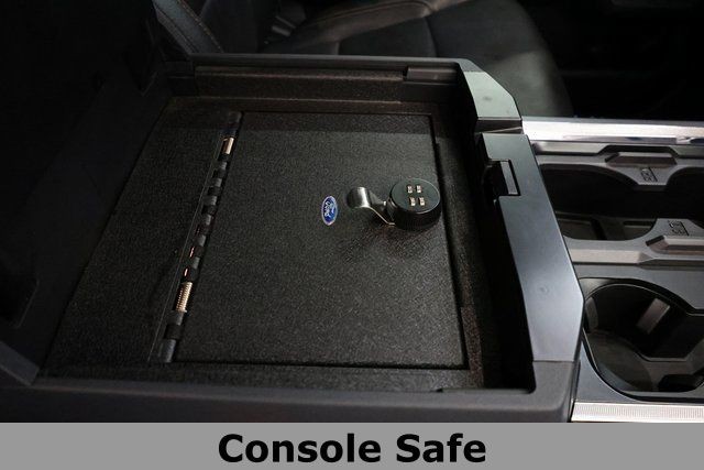 Ford Super Duty F-350 SRW Vehicle Full-screen Gallery Image 13