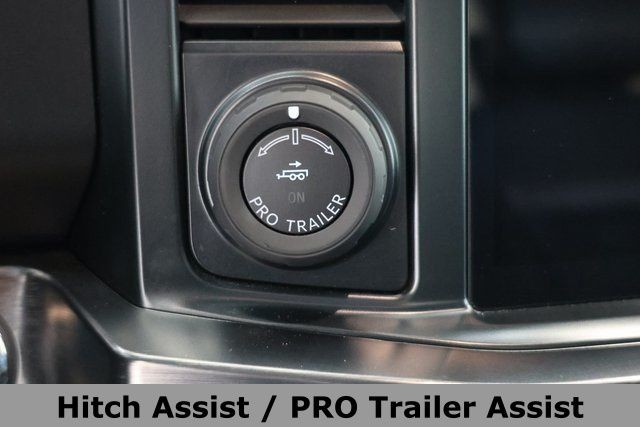 Ford Super Duty F-350 SRW Vehicle Full-screen Gallery Image 22