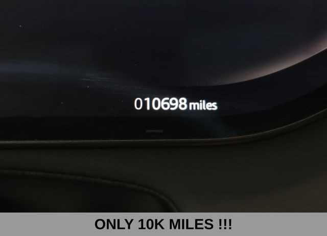 Land Rover Range Rover Vehicle Full-screen Gallery Image 06